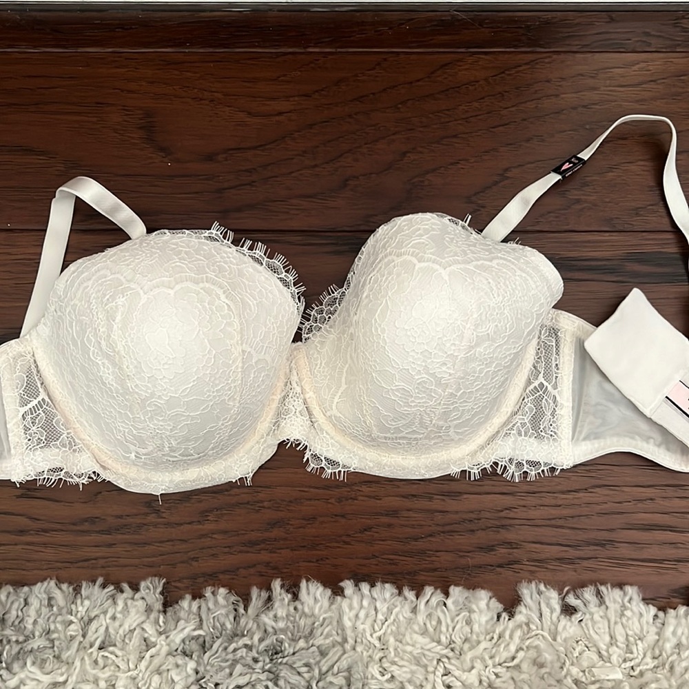 Victoria’s Secret - White Lace Bra - Size 36DD - NWT